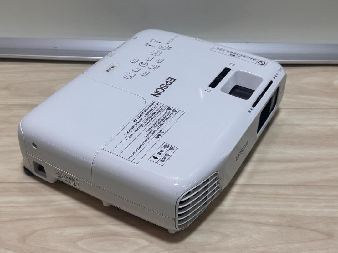 Epson EB-S18 プロジェクター 本体
