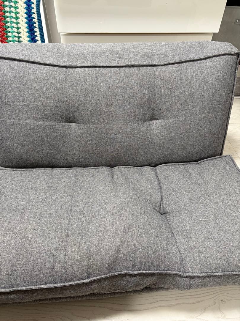 グレー ボタン付き座椅子