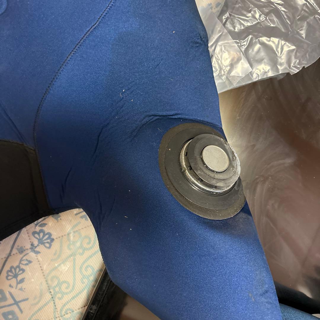 ウェットスーツ　スキューバダイビング