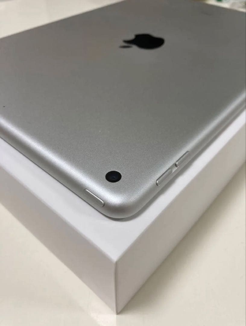 Apple iPad 10.2インチ シルバー