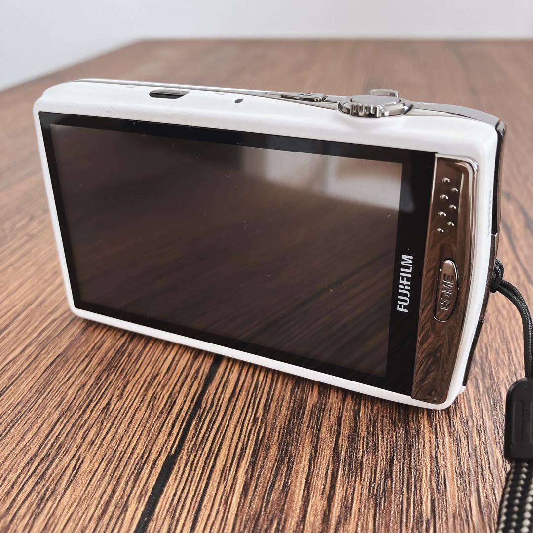 FUJIFILM FinePix Z900EXR デジタルカメラ　ホワイト