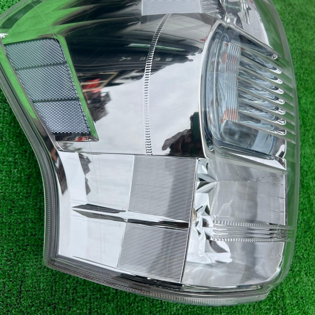 プリウスアルファ  プリウスα  左テールランプ