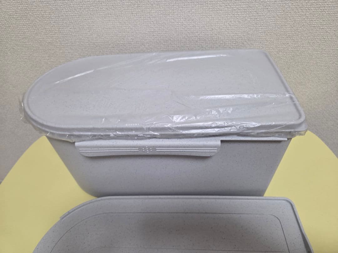 【新品・未使用】タッパーウェア キッチンキーパーハーフ 3個 + 専用トレイ2個