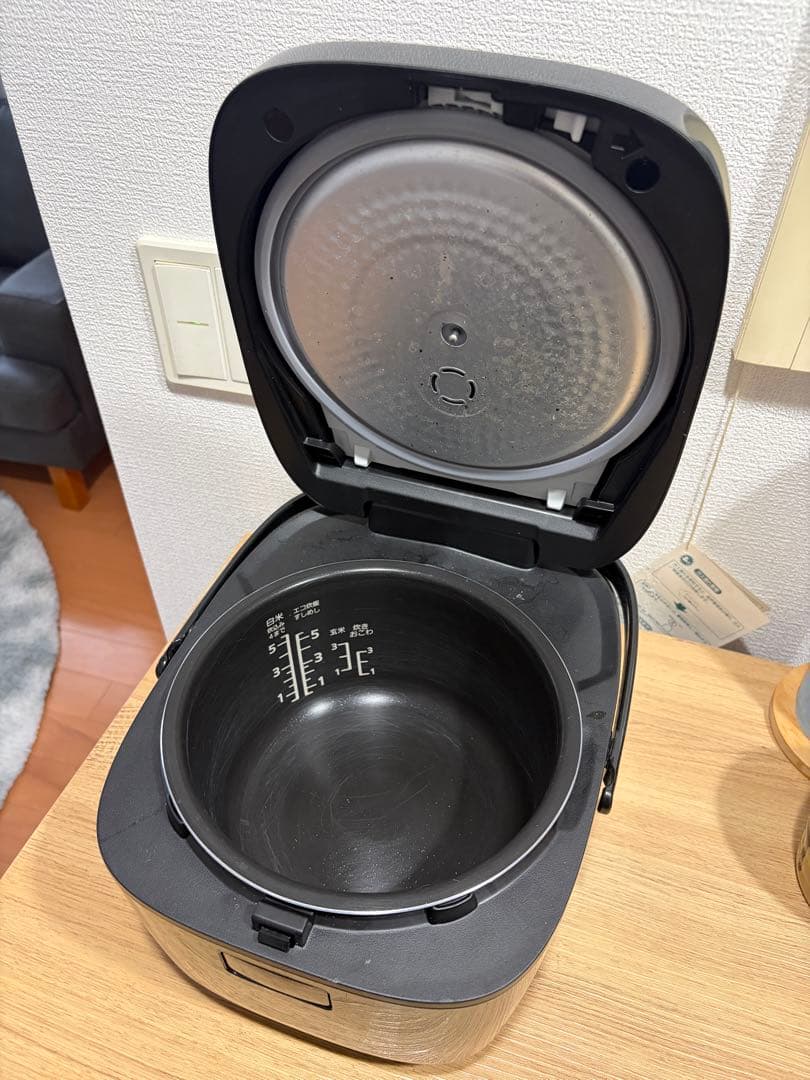 2023年製 パナソニック IHジャー 5.5合炊　炊飯器　SR-FE101
