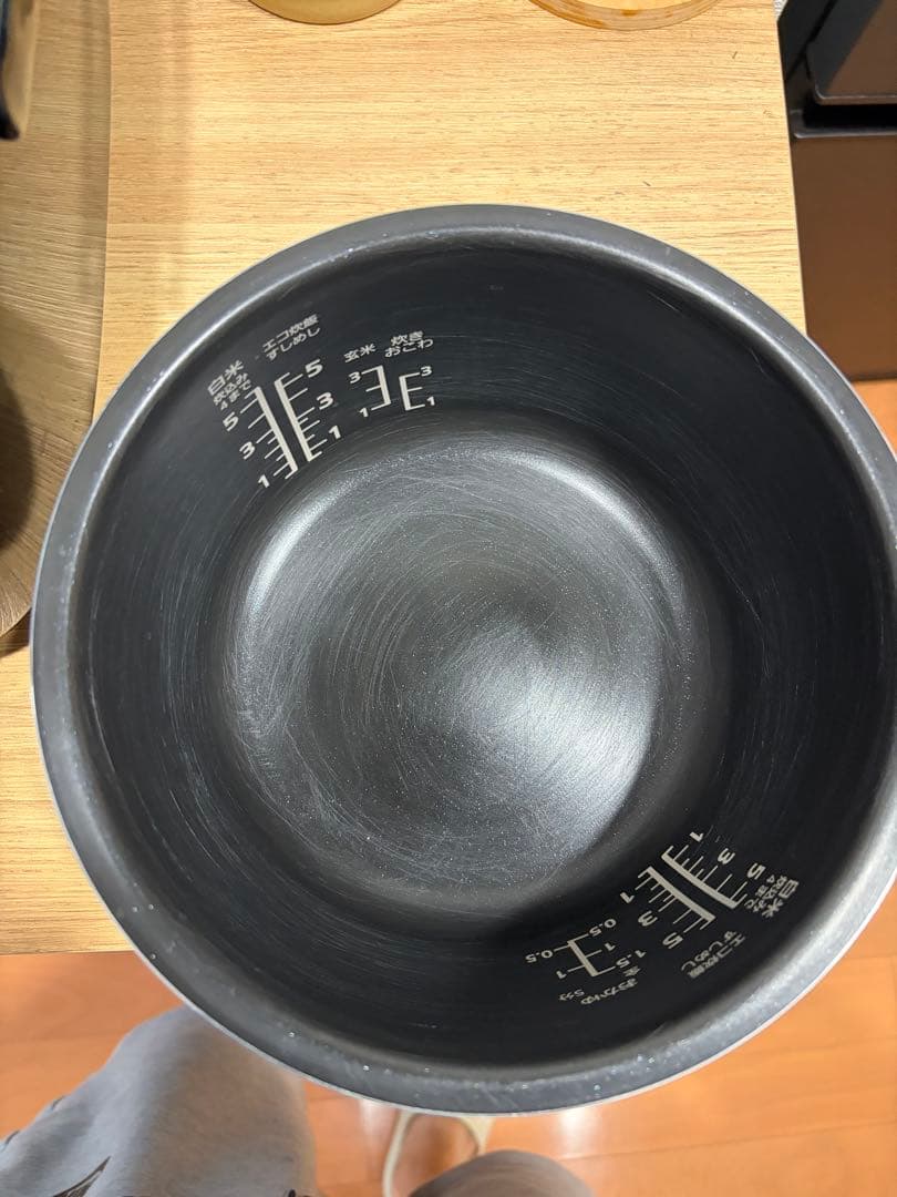 2023年製 パナソニック IHジャー 5.5合炊　炊飯器　SR-FE101