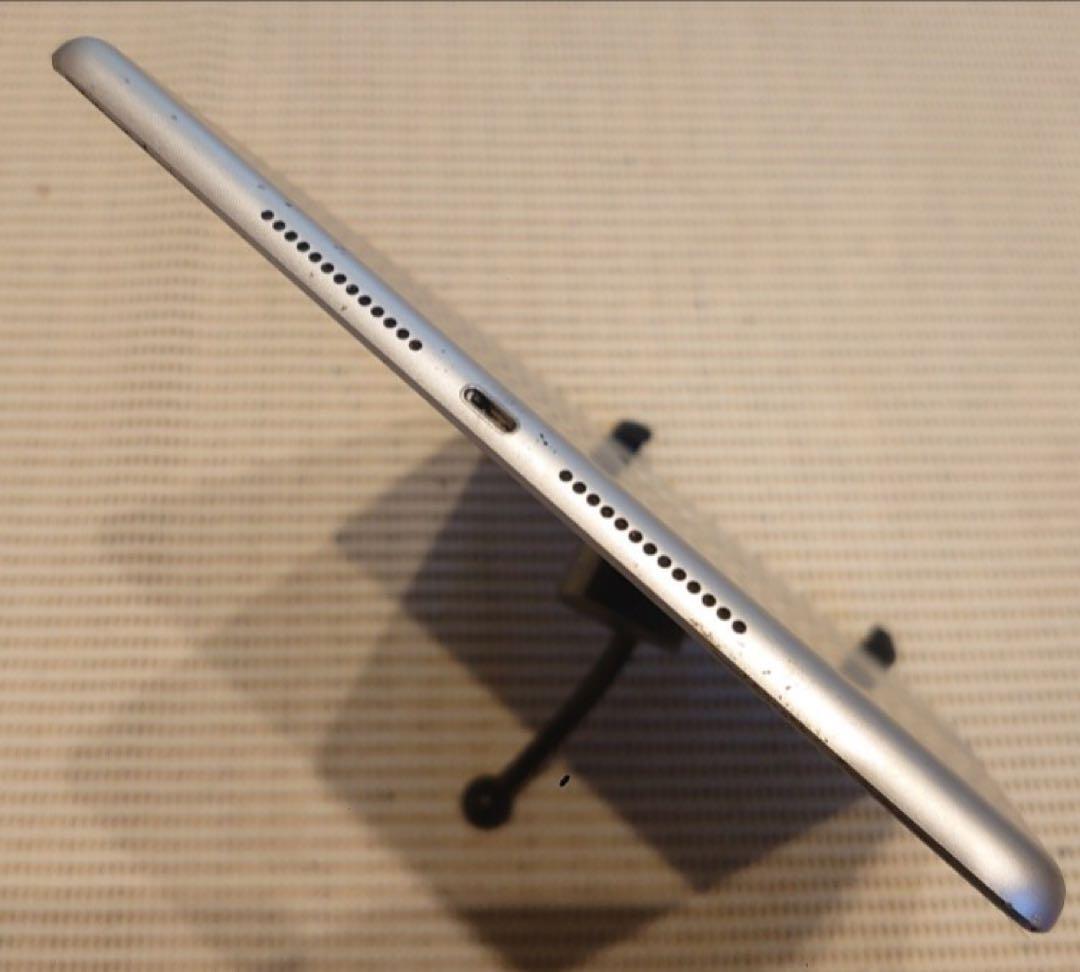 FNXJT完動品SIMフリー液晶無傷iPad第7世代(A2198)本体32GB