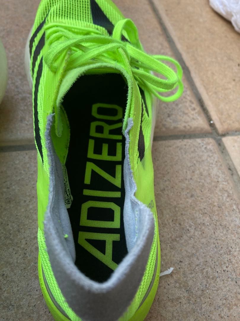 adidas 陸上 中距離用スパイク アディゼロアバンチ