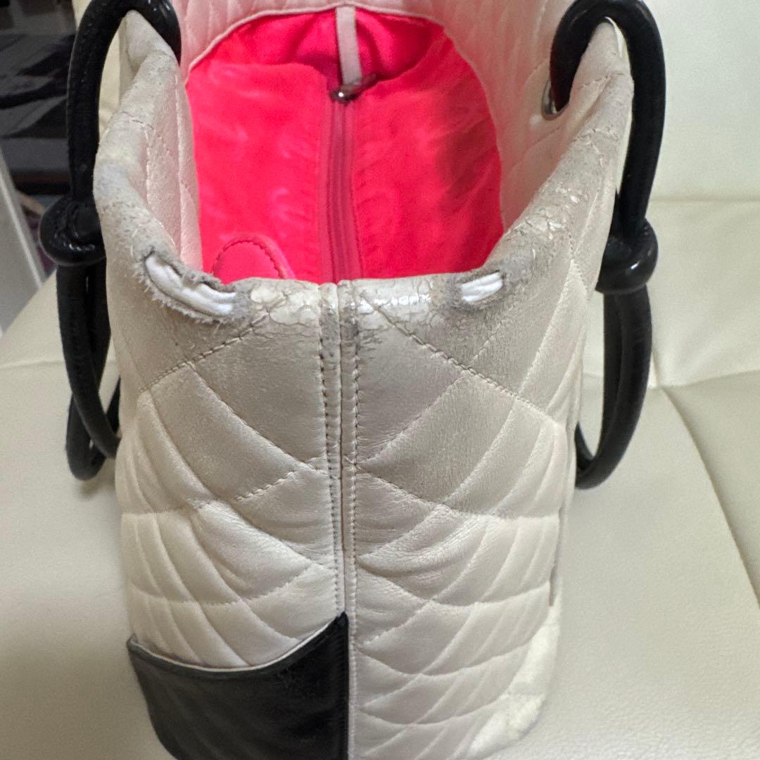 シャネルカンボンライントートバッグホワイトブラック