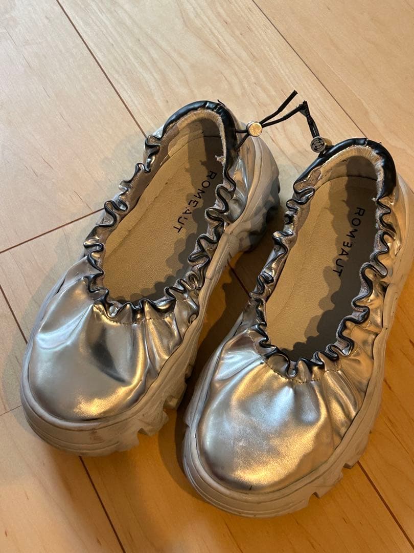 ROMBAUT シルバーフラットシューズ