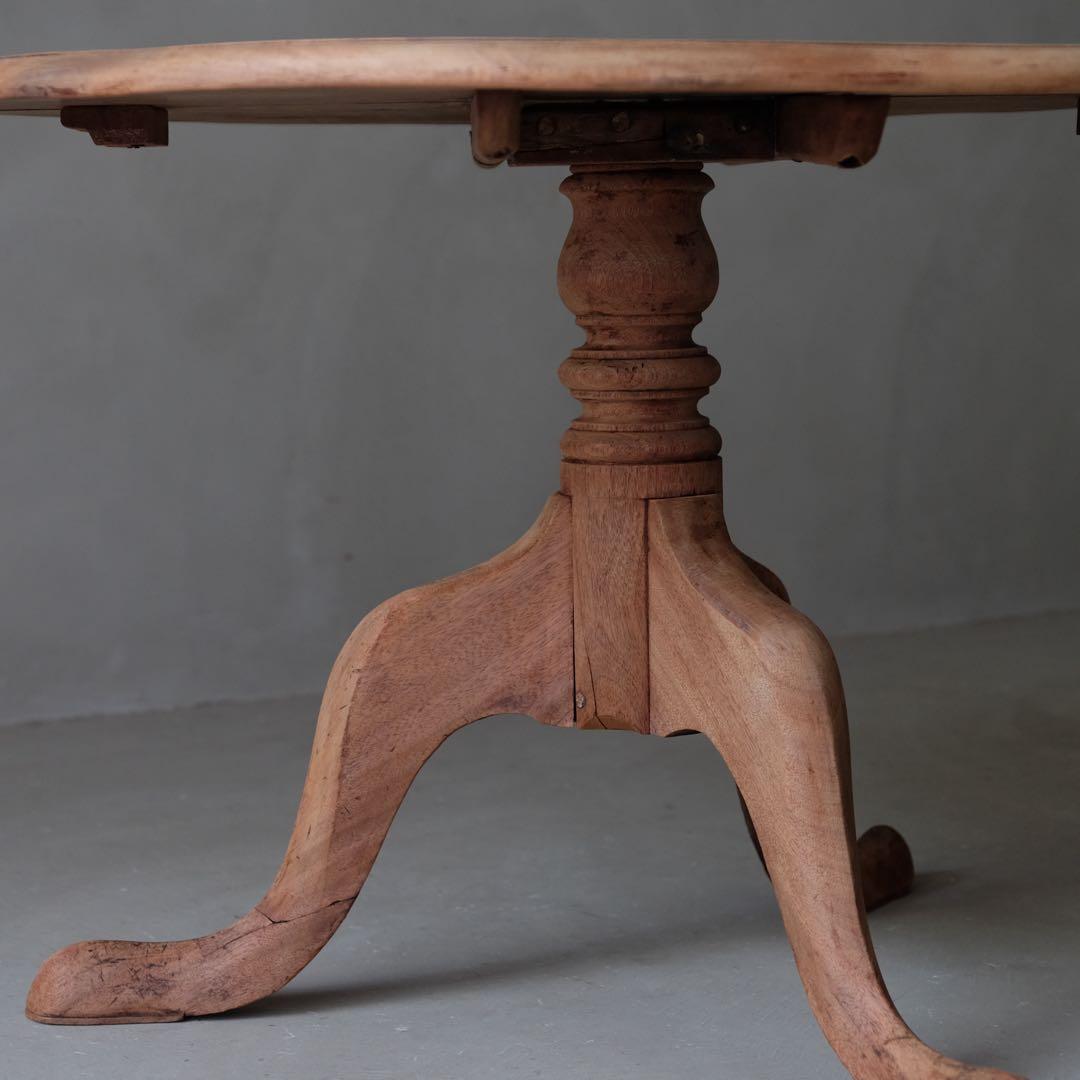 イギリスアンティーク ラウンドテーブル　ダイニングテーブル コーヒーテーブル