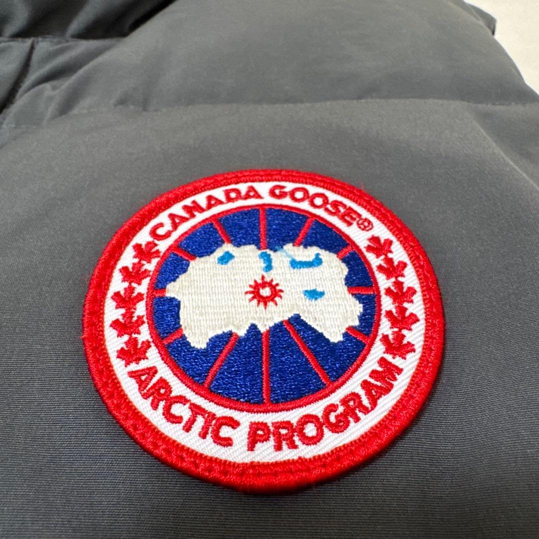 美品✨カナダグース　グレー　ダウンベスト　Mサイズ ロゴマーク　メンズ