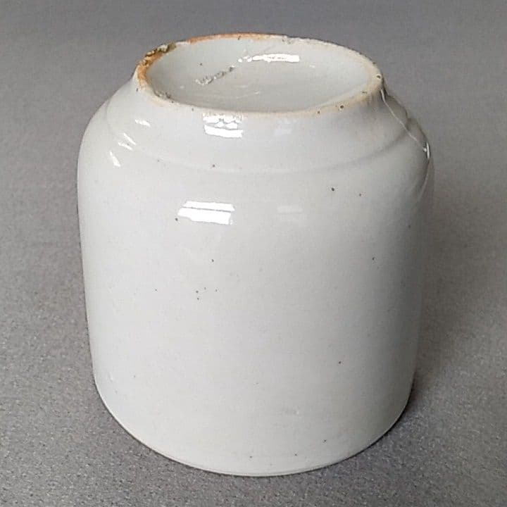 白磁立ちぐい吞み　白磁ぐい呑み　白磁茶碗　白磁筒茶碗