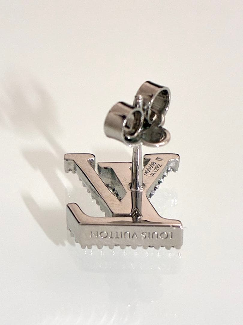 ルイヴィトンピアス片耳　シルバー