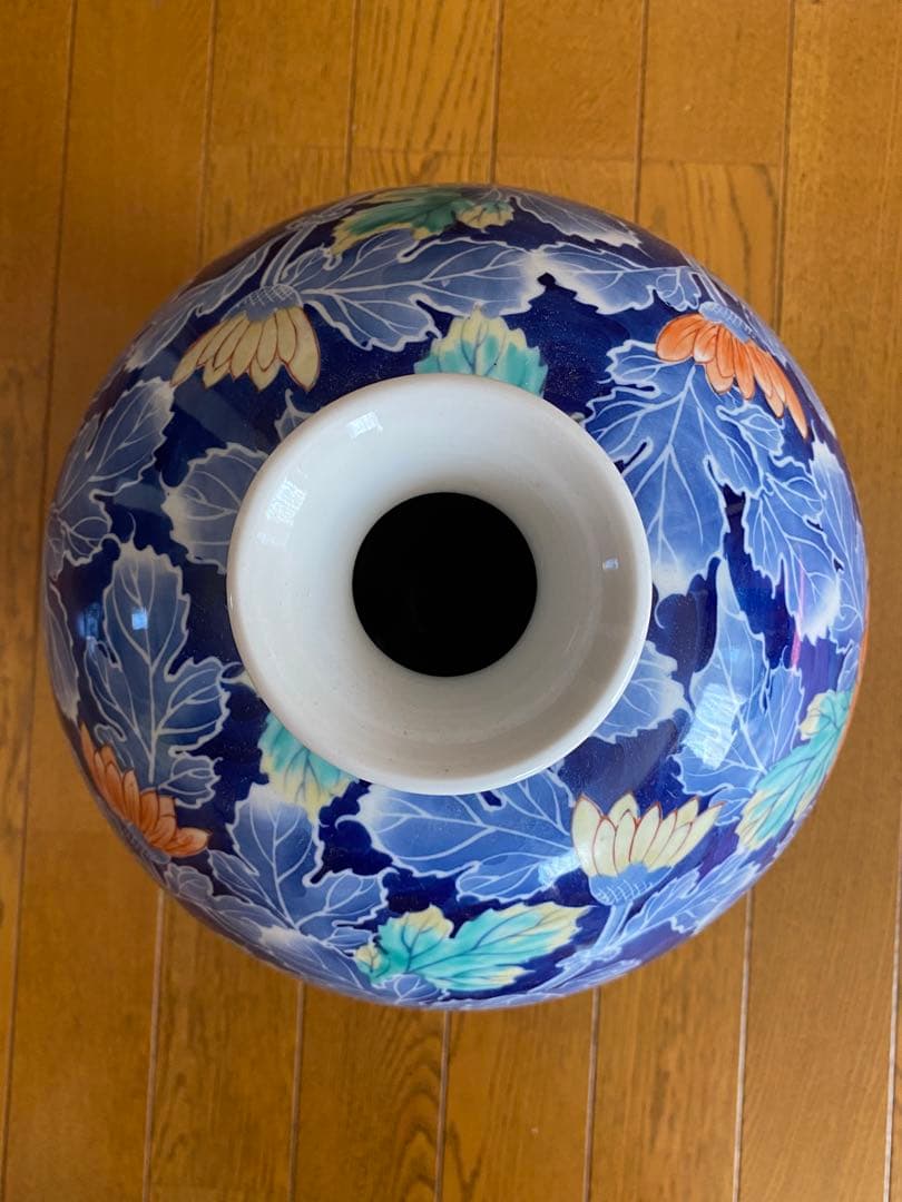 アンティーク　有田焼き　鍋島焼き　菊模様　壺　花瓶　和泉作