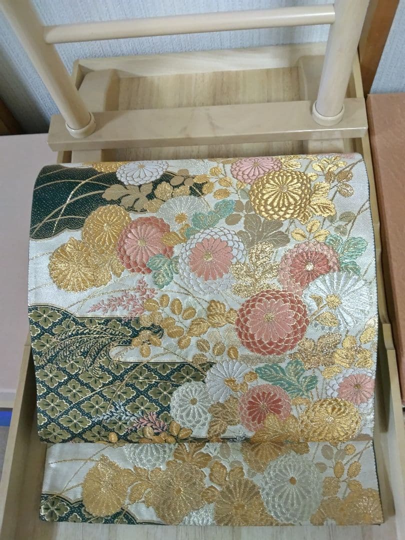 O-294 西陣袋帯 六通 菊 花菱 萩 秋草霞蒔絵文様 金銀糸箔 美品