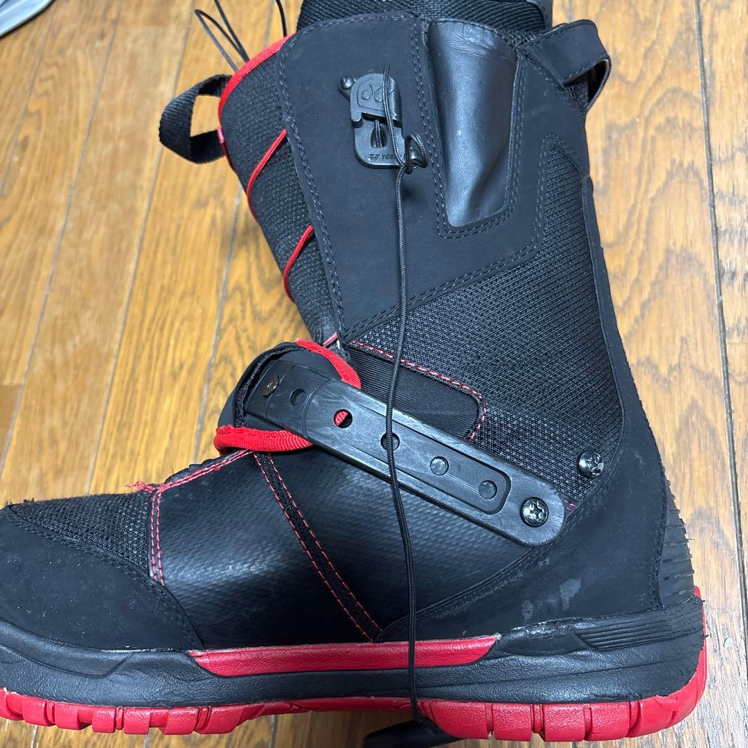 タ*イ様 26500→17000 YONEX スノーボードブーツ 黒/赤　27.