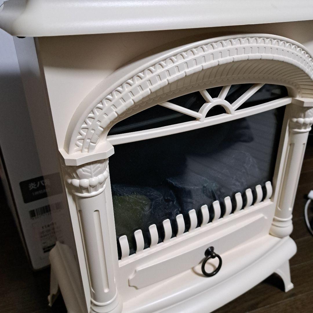 美品　ニトリ暖炉型ファンヒーター　アイボリー クラシックデザイン 電気ヒーター