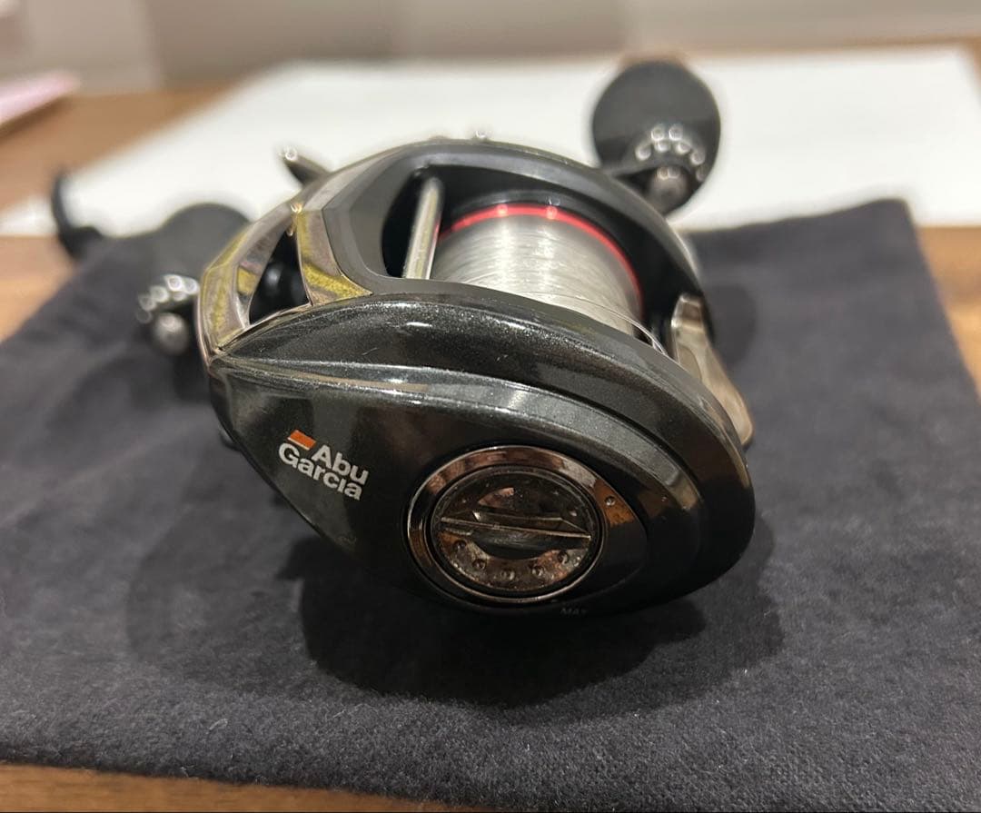 Abu Garcia RevoElite 8 リール ブラック 収納袋付き