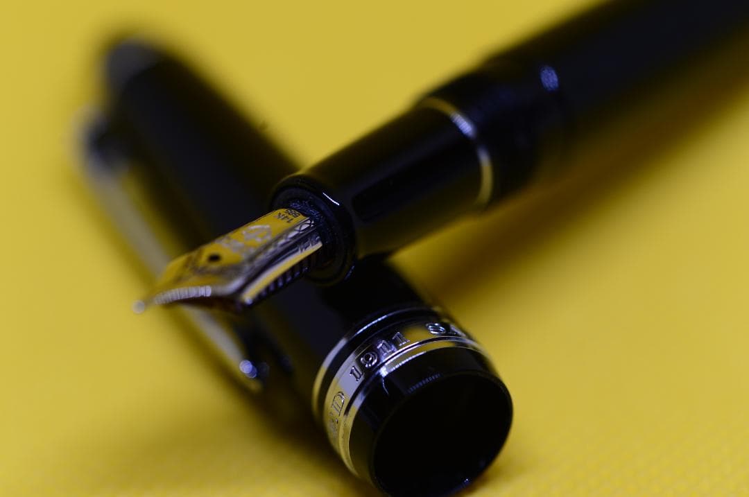 セーラー万年筆　プロフィットスタンダード　ブラック　中字　(14金)