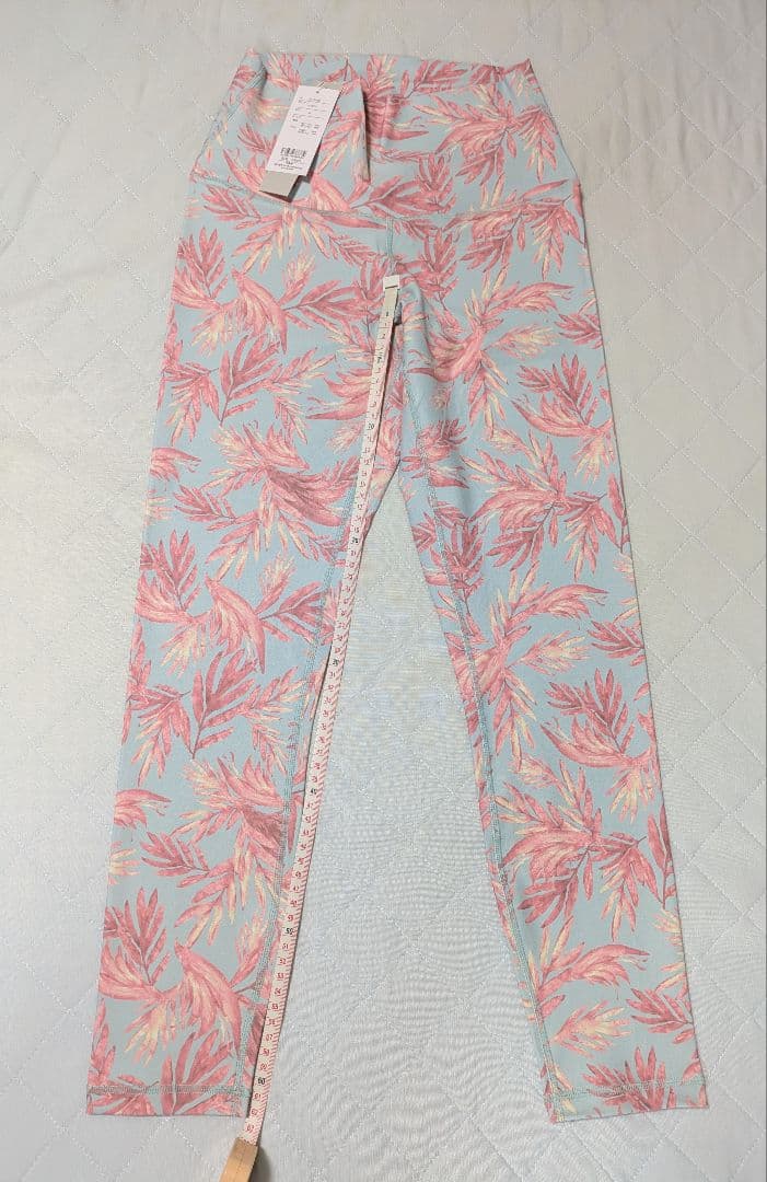 新品タグ付【SUKALA】水色×リーフピンクレギンス(М)
