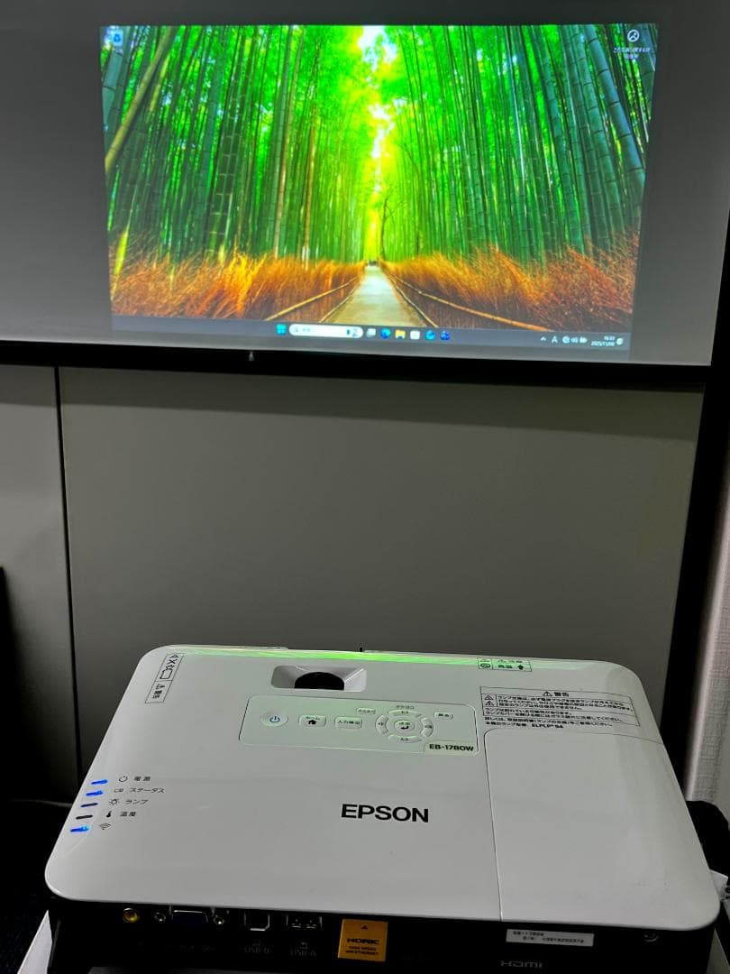 エプソン　EPSON EB-1780W プロジェクター キャリングケース付き