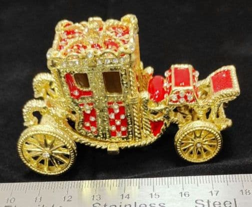 【美品】インペリアル・エッグ風 ジュエリーボックス レッドと馬車　エナメル置物