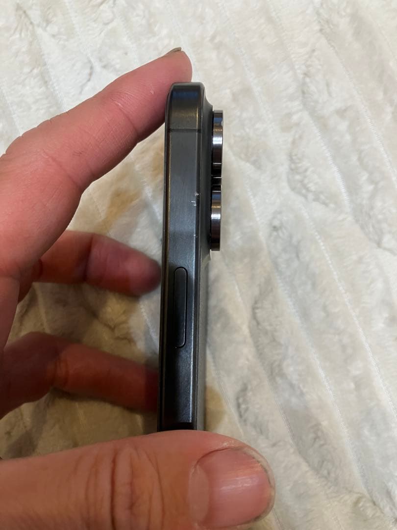 iPhone 15 Pro バッテリー100% ブラックチタニウム