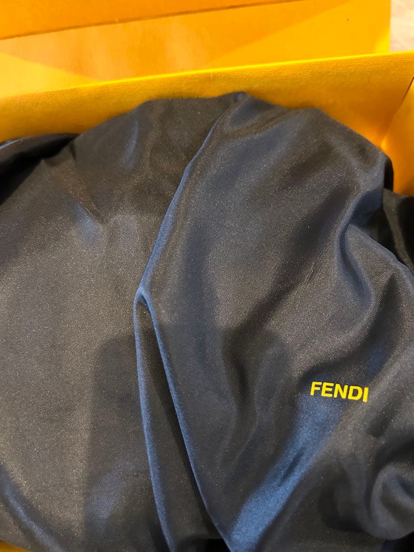 ❤️美品❤️ FENDI 黒 レザー ショルダーバッグ