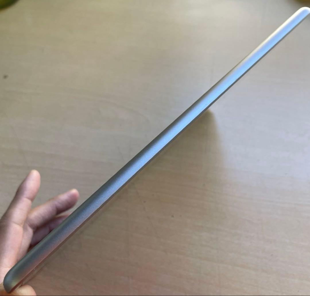 iPad 第5世代　スペースグレイ　32GB SIMフリー　A1823