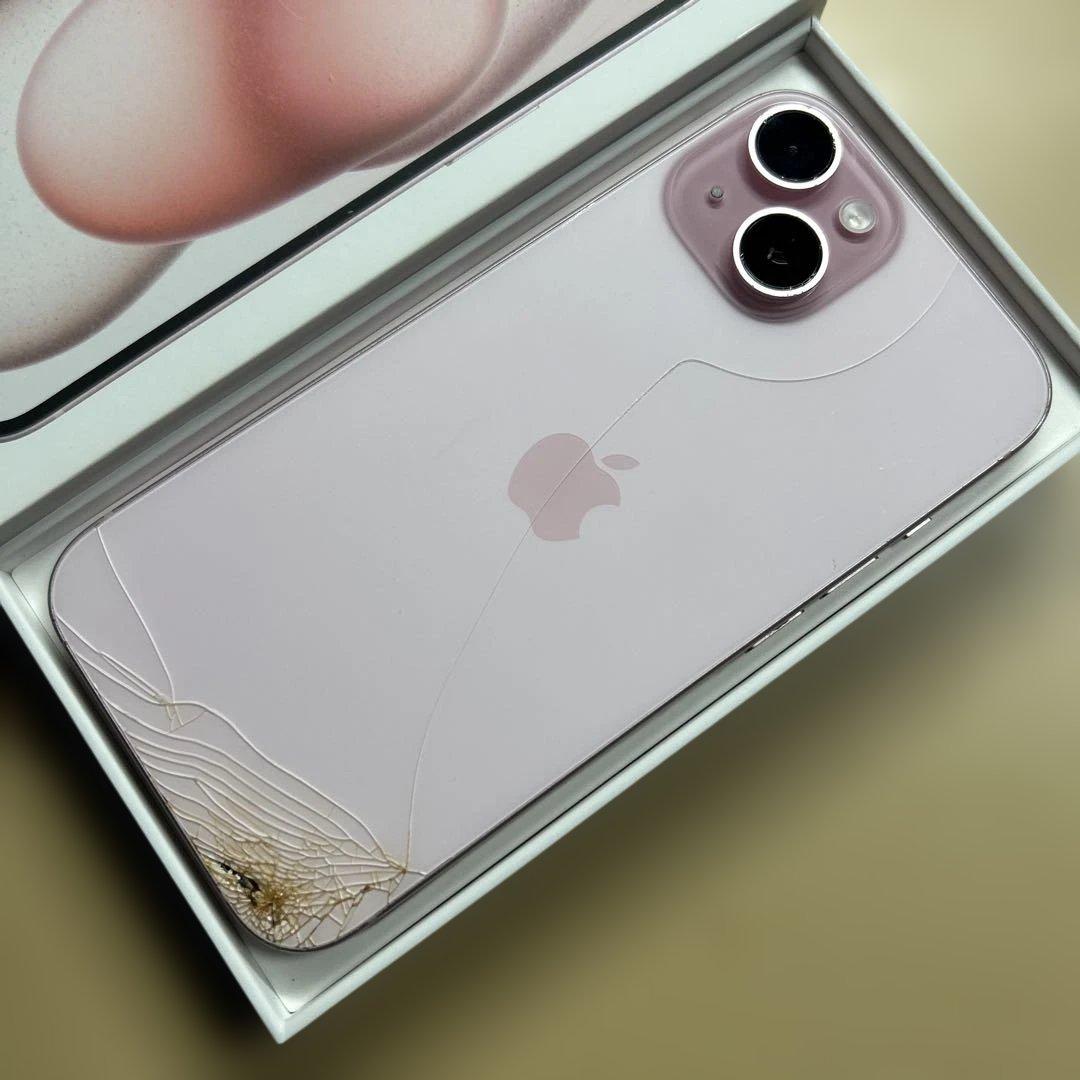 iPhone15 128GB SIMフリー　背面割れあり