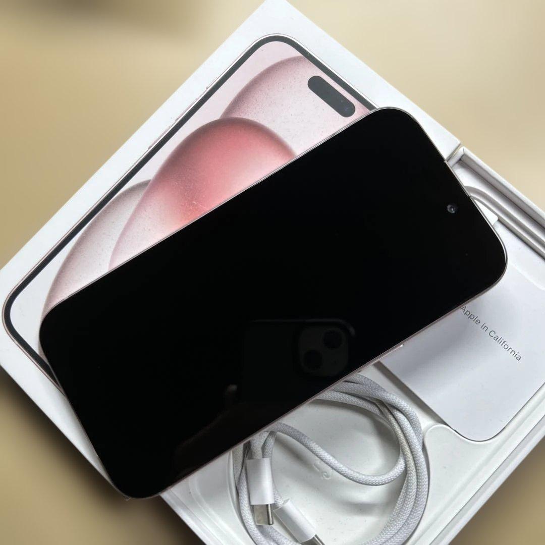 iPhone15 128GB SIMフリー　背面割れあり