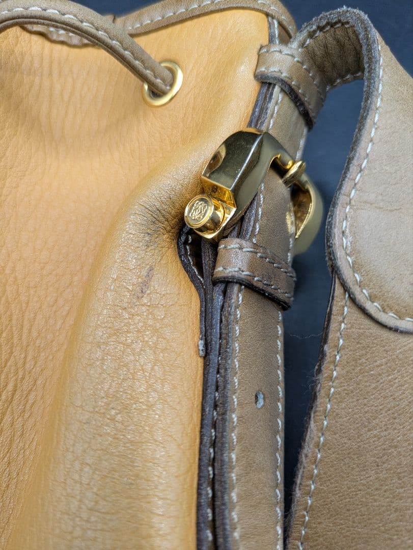 LOEWE ショルダーバッグ 巾着 アナグラム ベージュ ブラウン レザー