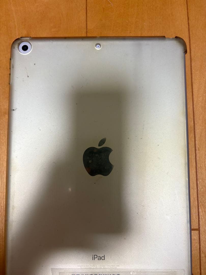 Apple iPad シルバー　第6世代　ガラスフィルム付き！