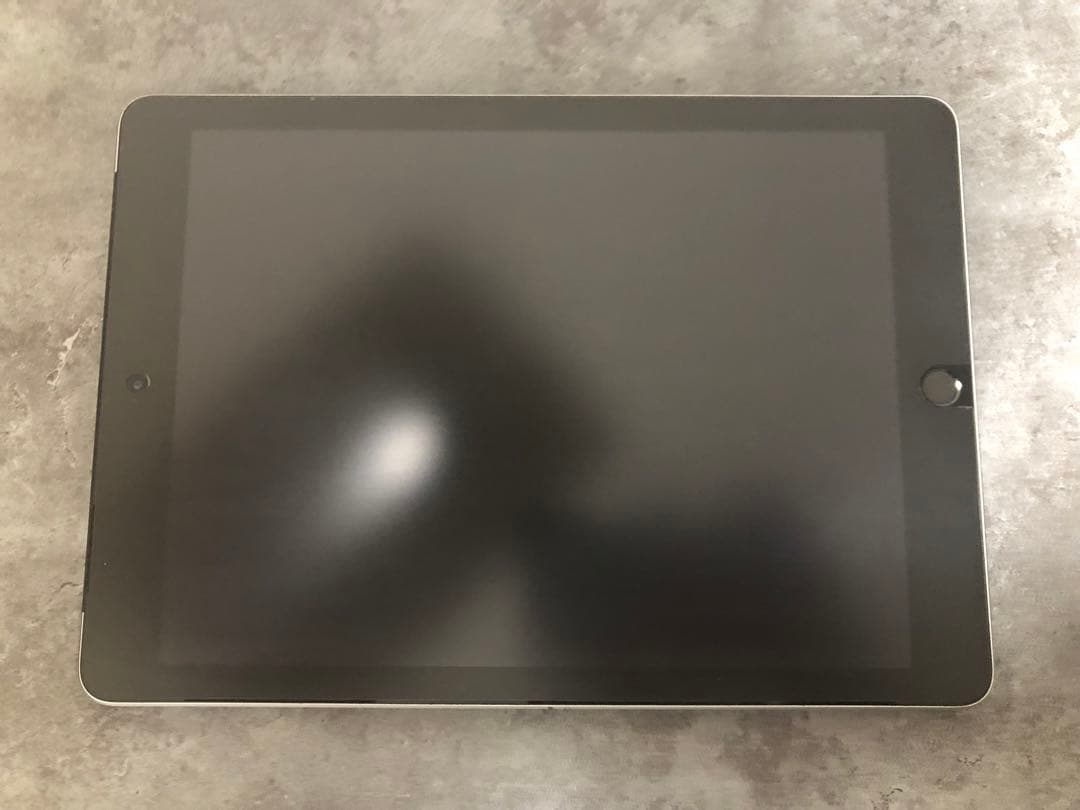 iPad (第6世代) Wi-Fi+Cellular SIMフリー　17.7.3