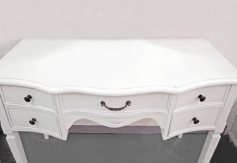 ホワイトアンティーク調　クラシカルなドレッサー