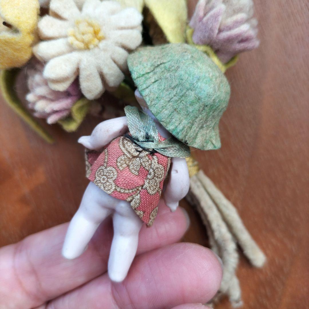 ドイツ　アンティーク　HERTWIG ミニチュアビスクドール　帽子を被った女の子