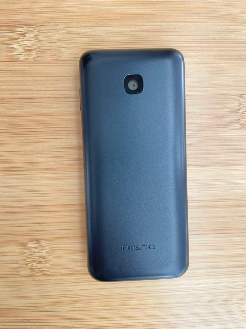 携帯電話　折りたたみ　DIGNO docomo 黒　ブラック