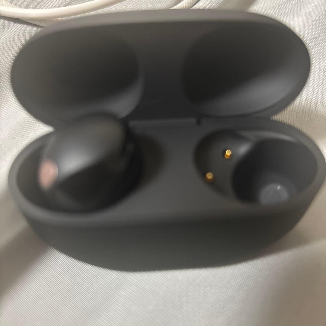 WF-1000XM5 本体、充電ケース