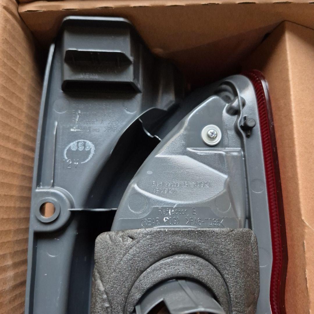 ハイエース　200系　純正　テールランプ左右 新車外し