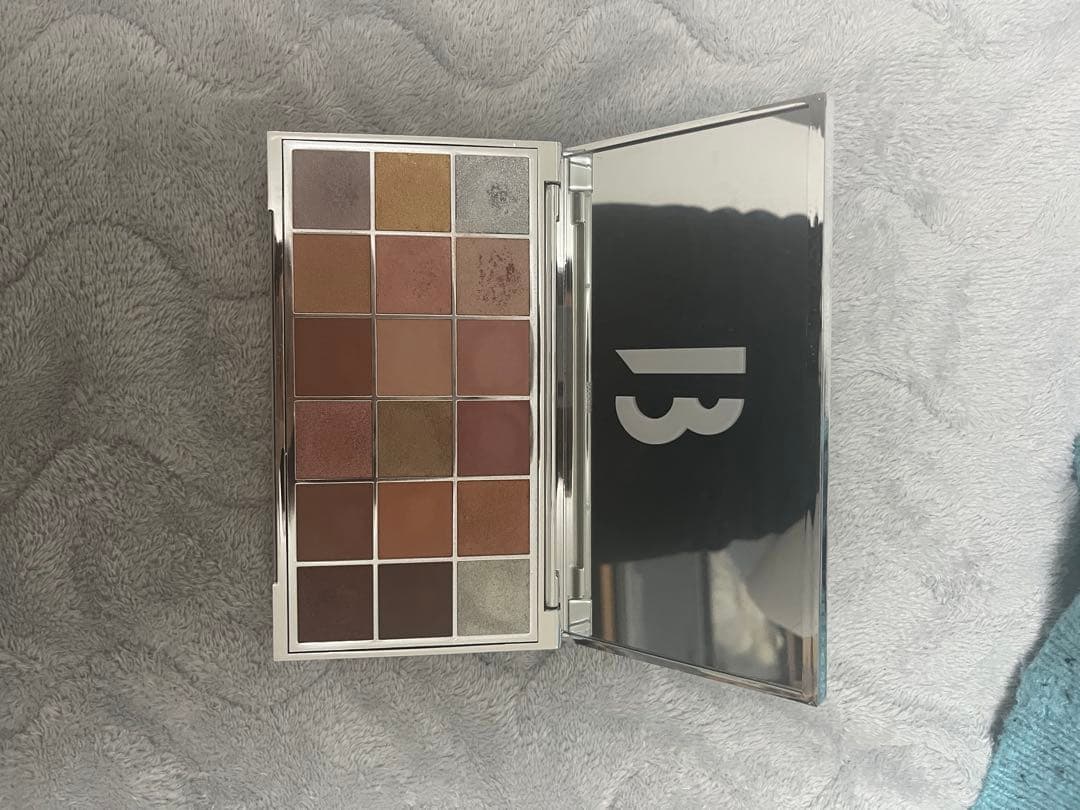 バイレード　アイシャドウパレット　リメンバランス