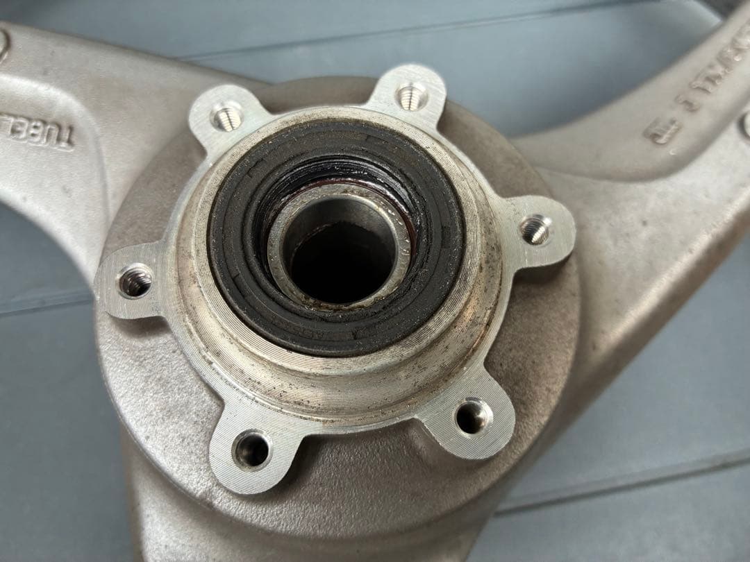 cb400sf nc39.nc42 純正フロントホイール