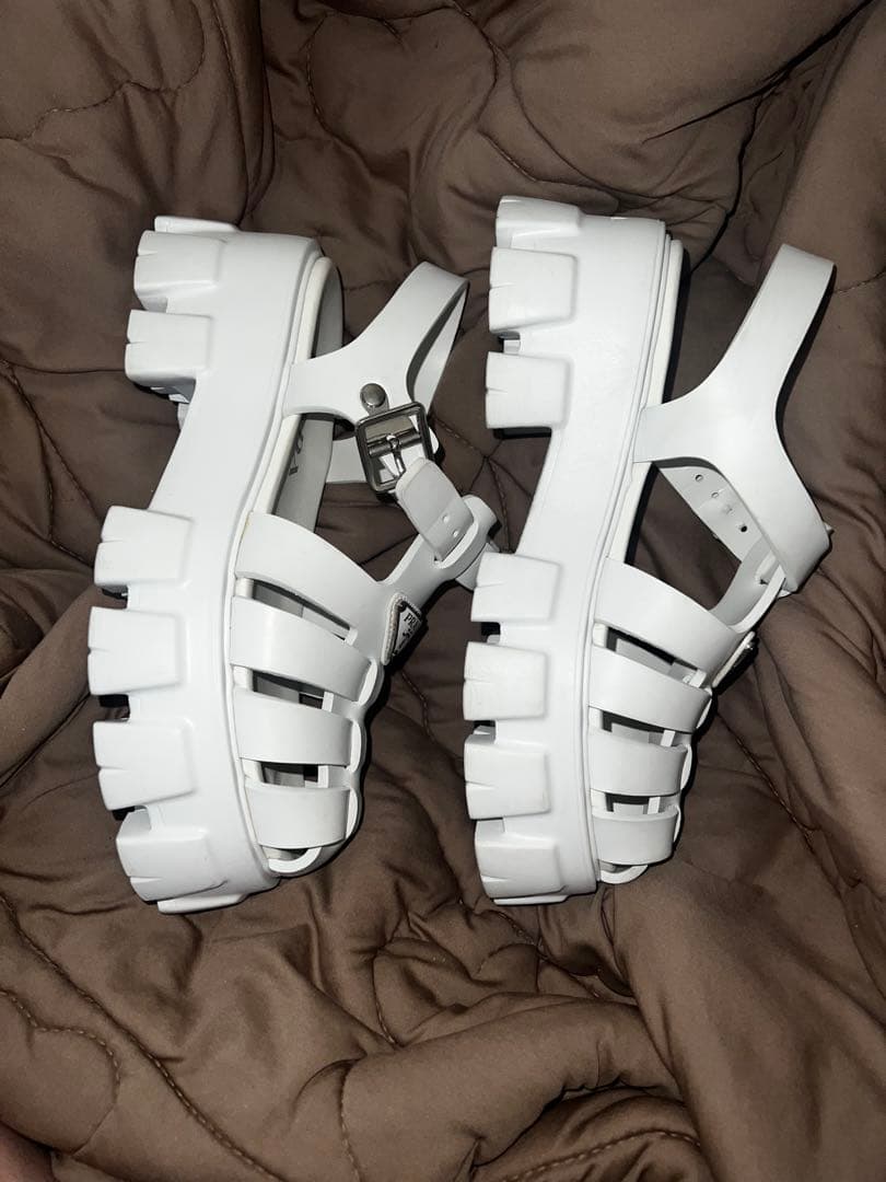 PRADA モノリスラバーサンダル　37