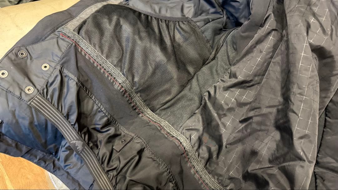 BURTON スノーウェア 美品 Sサイズ(日本L相当) 値下げ不可