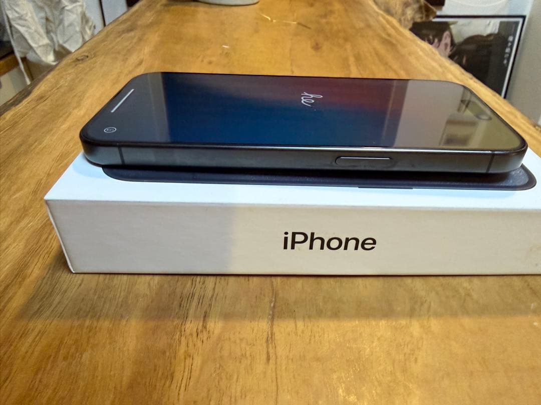 Apple iPhone 15 Pro ブラックチタニウム128GB
