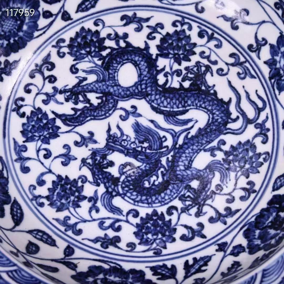 中国古美術・珍蔵收・藍釉青花龍図陶磁器皿・青花瓷器・陶芸・純手絵・文房置物