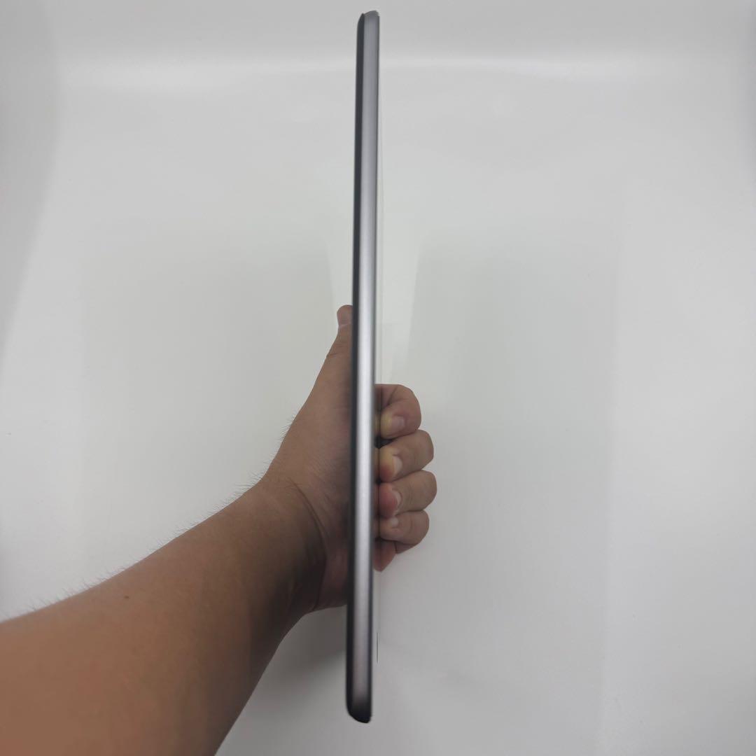 iPad 第6世代128G Wifi グレー