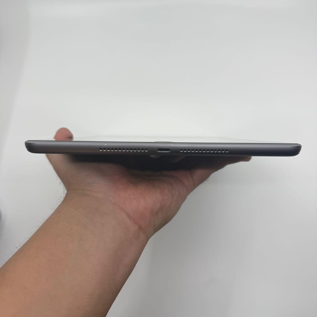 iPad 第6世代128G Wifi グレー