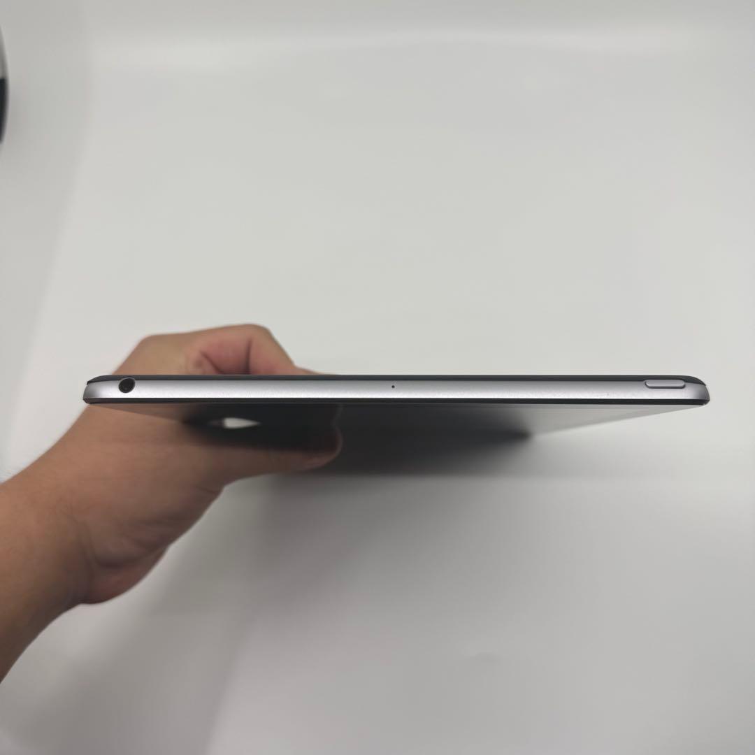 iPad 第6世代128G Wifi グレー