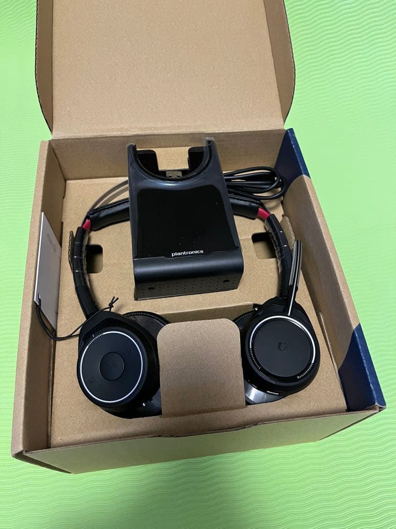 Poly ヘッドセット VOYAGER FOCUS UC B825