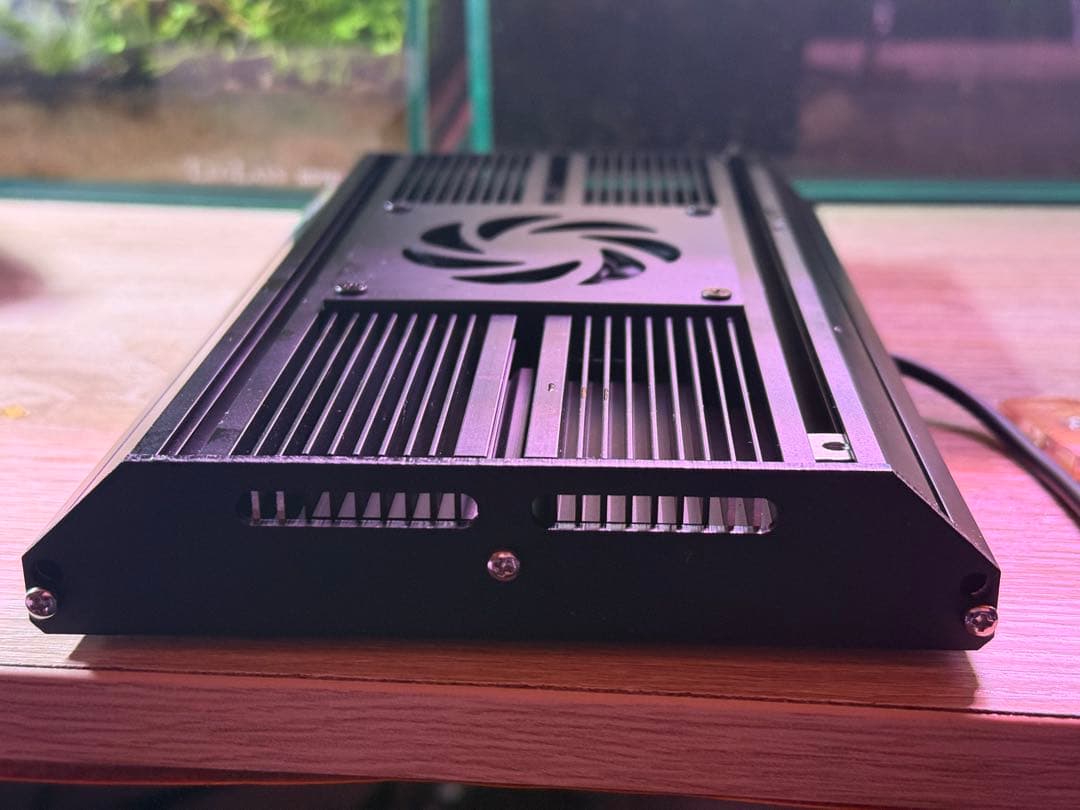 LOL水草用ライト、海水水槽・Bitop対応。